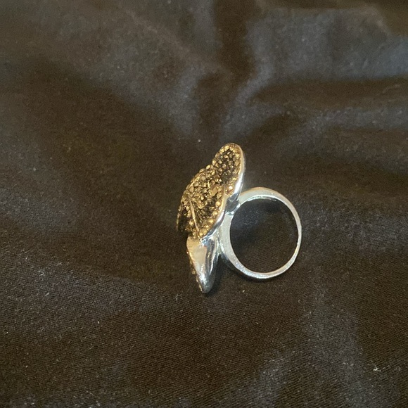 EXPRESS Triple Flower Silver Ring - Picture 6 of 6